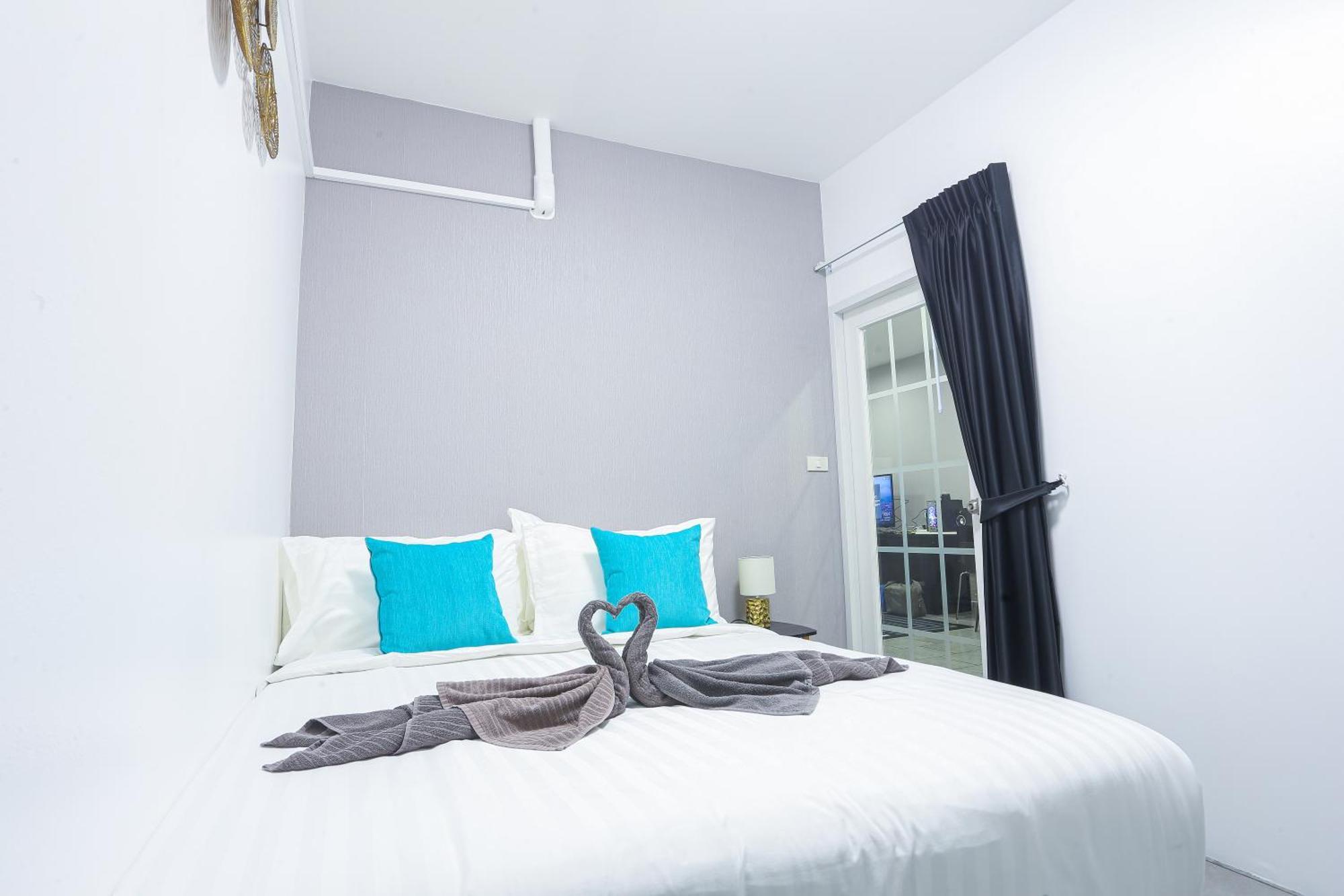 Pool Pattaya Phratamnak C2- 2 Bedroom Villa Jomtien Beach